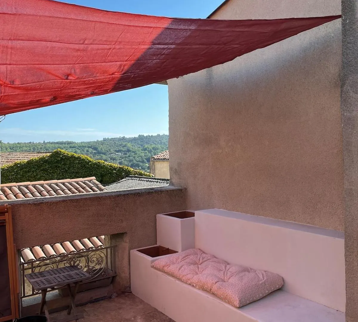 Holiday home Charmante Maison De Village Dans Le Luberon Beaumont-de-Pertuis